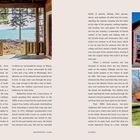 Texte im Bild: 

WATERFRONT LIVING | ISLANDS

Beschreibung:
Links ein Holz-Veranda-Ausblick auf Meer mit Bäumen. Rechts ein graues, verziertes Gebäude. Unten ein Boot auf einem Anhänger.