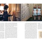 Text oben links: "Shelley Duvall, Danny Lloyd, and the famous reversed inscription from The Shining".

Text oben rechts: "The Grady twins, an invention of Stanley Kubrick’s film".

Links: Ein Junge schreibt "REDRUM" auf eine Tür.

Rechts: Zwei identisch gekleidete Mädchen stehen Hand in Hand.