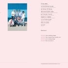 Texte auf Koreanisch und Englisch über ein Lied. Zwei Fotos von sieben Personen in farbenfroher Kleidung.