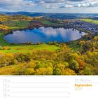 Kalenderseite: Woche 37, September 2027. Sonntag, 19. ist markiert. 

Landschaft mit einem See und umliegenden Feldern im Herbst.