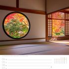 04 Mo, 05 Di, 06 Mi, 07 Do, 08 Fr, 09 Sa, 10 So, 40. Woche Oktober. Ein Raum mit einem runden Fenster zeigt bunte Herbstbäume.