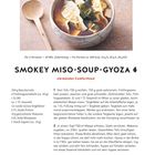 "SMOKEY MISO-SOUP-GYOZA, wärmendes Comfortfood. Zutaten: Räuchertofu, Frühlingszwiebeln, Ei, Sesamöl, Gyoza-Teigblätter."