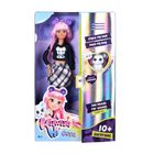 „Kawaii Hi Cora“, Text „Style My Hair“, „Pack My Bag“, „Meet Kurumi“, „Get Ready for School“, „10+ surprises“. Puppe mit pinken Haaren.