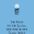 Kalender für August. Ein arabisches Sprichwort: "Ein Buch ist ein Garten, den man in der Tasche trägt." Illustration mit Blumen.