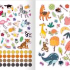 „Haarfarben“ beschreibt Farbmuster. Illustrationen von Tieren, Pflanzen und Sternen, darunter Pandas, Giraffen und Fische.