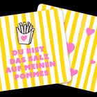 „DU BIST DAS SALZ AUF MEINEN POMMES.“ Illustration: Pommes in Tüte mit Herz, gelbe Streifen und rosa Herzen.