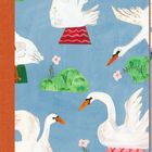 Eine Illustration zeigt weiße Schwäne mit orangefarbenen Schnäbeln und grünen Büschen auf blauem Hintergrund.