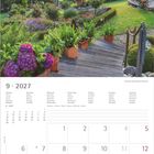Kalender für September 2027. Zeigt Tage und Wochen. Foto von einem blühenden Garten bei Sonnenaufgang mit Nebel.