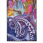 Text: "Oktober". Illustration: Zwei Personen mit bunten Kleidern und Kopftüchern hantieren mit einem Tintenfisch in leuchtenden Farben.