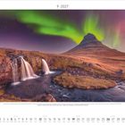 9 · 2027. Nordlichter über Kirkjufell und Kirkjufellsfoss. Kalenderblatt mit Landschaft, Wasserfall und Berg unter grünem Polarlicht.
