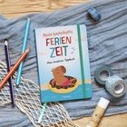 "Meine kunterbunte Ferienzeit – Mein kreatives Tagebuch." 
Ein fröhliches Tagebuch mit einem Bade-Cartoon auf einem Donut-Schwimmreifen.