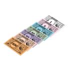 Darstellung von Monopoly-Geldscheinen in verschiedenen Farben.