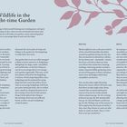 Text: "Wildlife in the Night-time Garden". Der Hintergrund ist hellblau mit rosa Blättern als dekorative Elemente.