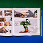 Ein Text beschreibt einen Einhorn-Drachen, der einen Schatz bewacht. Sir Potato sitzt unter Brokkoli mit einem Topf auf dem Kopf.