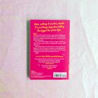 Text über einer Figur namens Fancy Augustine, die eine große Lüge erzählt. Enthält Rezensionen und Preisangaben. Buchrückseite.