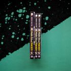"Middle School Monsters" und "ROBIN EASTER" auf Buchrücken. Drei Bücher auf grün-schwarzem Hintergrund.