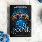 Text: "Sable Sorensen, Fury Bound, A Wolves of Ruin Novel." Ein fantasievolles Cover mit zwei goldenen Wölfen und einem Juwel.