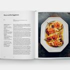 Text: "Meat-stuffed Eggplants."
Links ein Rezept; rechts gefüllte Auberginen in einer ovalen Schale, überbacken.