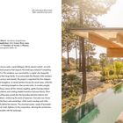 CR House, Comporta, Portugal. Ein modernes Holzhaus mit Pool in einer natürlichen Landschaft voller Bäume und Pflanzen.
