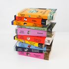 Stapel farbenfroher Bücher: "Mrs Dalloway", "1984", "The Ringer", "The Call of the Wild", "Emma", "Pride and Prejudice", "Northanger Abbey", "Persuasion", "Sense and Sensibility", "Mansfield Park".