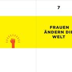Text: "7" und "FRAUEN ÄNDERN DIE WELT". Roter Arm auf gelbem Hintergrund, der nach oben zeigt.