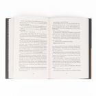 Seiten 192 und 193. Enthält viel Text mit Dialogen und Beschreibungen einer Geschichte. Geöffnetes Buch auf hellem Hintergrund.