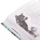 Eine Buchseite mit Text und einer Illustration eines Wolfes und eines kleinen Tieres, möglicherweise ein Nagetier.