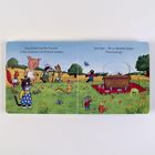 Rosa Ferkel und ihre Freunde wollen picknicken. Aber halt! – Wo ist Mathilda Huhn? Überraschung! Bunte Tiere auf Wiese.