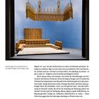 Ein Bühnenbildmodell von Manfred Egri zu "Die Meistersinger von Nürnberg", 1956. Goldener Kronleuchter, Bühne im Kirchenstil.