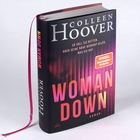 "WOMAN DOWN" von Colleen Hoover. Slogan: "Er soll sie retten. Aber seine Nähe bedroht alles, was sie hat."