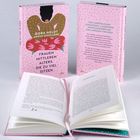 Buch: "Frauen mittleren Alters, die zu viel sitzen". Rosa Cover, Illustration einer Frau im Yogasitz, dtv Verlag.
