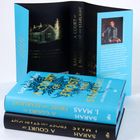 Bücher von Sarah J. Maas mit dem Titel "A Court of Frost and Starlight" in Schwarz und Blau, dtv Verlag.