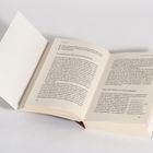 Zwei Buchseiten mit den Titeln: "Ein routinierter Nervenzusammenbruch" und "Sinn und Unsinn von Hausaufgaben". Seite 102 und 103.