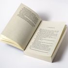 Links oben: "Den sehe ich auch nicht", sagte Frank... Rechts oben: "2. Tubaspielen". Offenes Buch auf weißem Hintergrund.