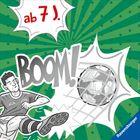 Text: "ab 7!", "BOOM!", "Ravensburger". Illustration: Ein Fußballspieler schießt den Ball ins Netz. Hintergrund: grüne Strahlen.