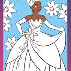 Illustration: Eine Prinzessin in einem üppigen Kleid mit Blütenmotiv. Buntstiftfarben unten mit Nummerierung.