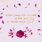 Text: "WHEN Leaves ARE FALLING IS THE best Time TO TRUST YOUR Heart." Illustration mit rosa Blumen und Blättern.