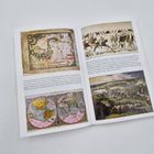 Zwei Buchseiten zeigen historische Karten und Gemälde. Text beschreibt geographische Horizonte und Kriegsthemen.