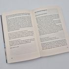 Seite eines Buches. Links: Text über Bergsteigen, Alpwesen, Everest. Rechts: "Die verlorene Neugierde", über Achttausender-Besteigungen.