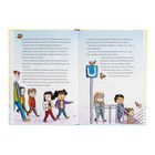 Kinder laufen mit bunten Jacken. Rechte Seite: U-Bahnzeichen "U" mit Kindern, die Treppe hinuntergehen.