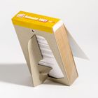 Text: "Kalender 2024", "südwest". Ein Tischkalender aus Pappe steht schräg. Gelber Deckel, viele Seiten.