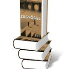 "Buchtitel: ZUGVÖGEL von IWAN HEILBUT, zeigt eine sepiafarbene Flusslandschaft mit einer Brücke. Bücherstapel."