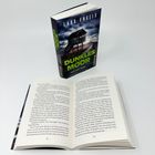Buchcover mit Text: "Lars Engels, Dunkles Moor". Bild eines alten Hauses unter düsterem Himmel. Darunter geöffnetes Buch.