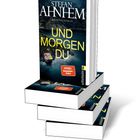 Buchcovertext: "Stefan Ahnhem, Kriminalroman, Und morgen du." Ein aufgeschlagenes Buch zeigt die Seiten 210 und 211.