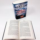 Das Buchcover zeigt: "Stefan Ahnhem - Kriminalroman - Minus 18 Grad". Darunter bricht eine dramatische, winterliche Landschaft hervor. Ein Buch ist aufgeschlagen auf den Seiten 338 und 339.