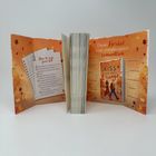 Dieser Herbst wird unwiderstehlich romantisch. Illustration mit einem Buch in Herbstfarben und Listen.