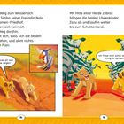 Links: "Komm, ich muss dir was Spannendes zeigen!" Rechts: "Ich freue mich schon darauf, König zu werden!" Illustration von zwei Löwenkindern, Zebras und einem Vogel in leuchtenden Farben.