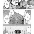 Drei Personen im Wald, staunen über riesigen Bären in Kleidung. Nahaufnahme des Bärenmauls mit sabbernden Zähnen.