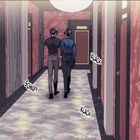 Text "Komm mit." Zwei Personen gehen Hand in Hand in einem Flur mit roter Tapete. Geräusche: "Klack", "Schnüff".