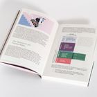 "Der Verbrauch von Familie Müller". Diagramm zeigt Energieverbrauch (Solaranlage, PKW, Heizung). Illustration: Mensch mit Auto auf Treppe.